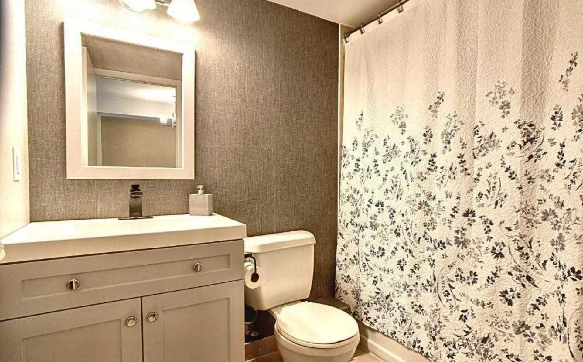 Lovely 1-Bedroom Condo with Pool & Sauna