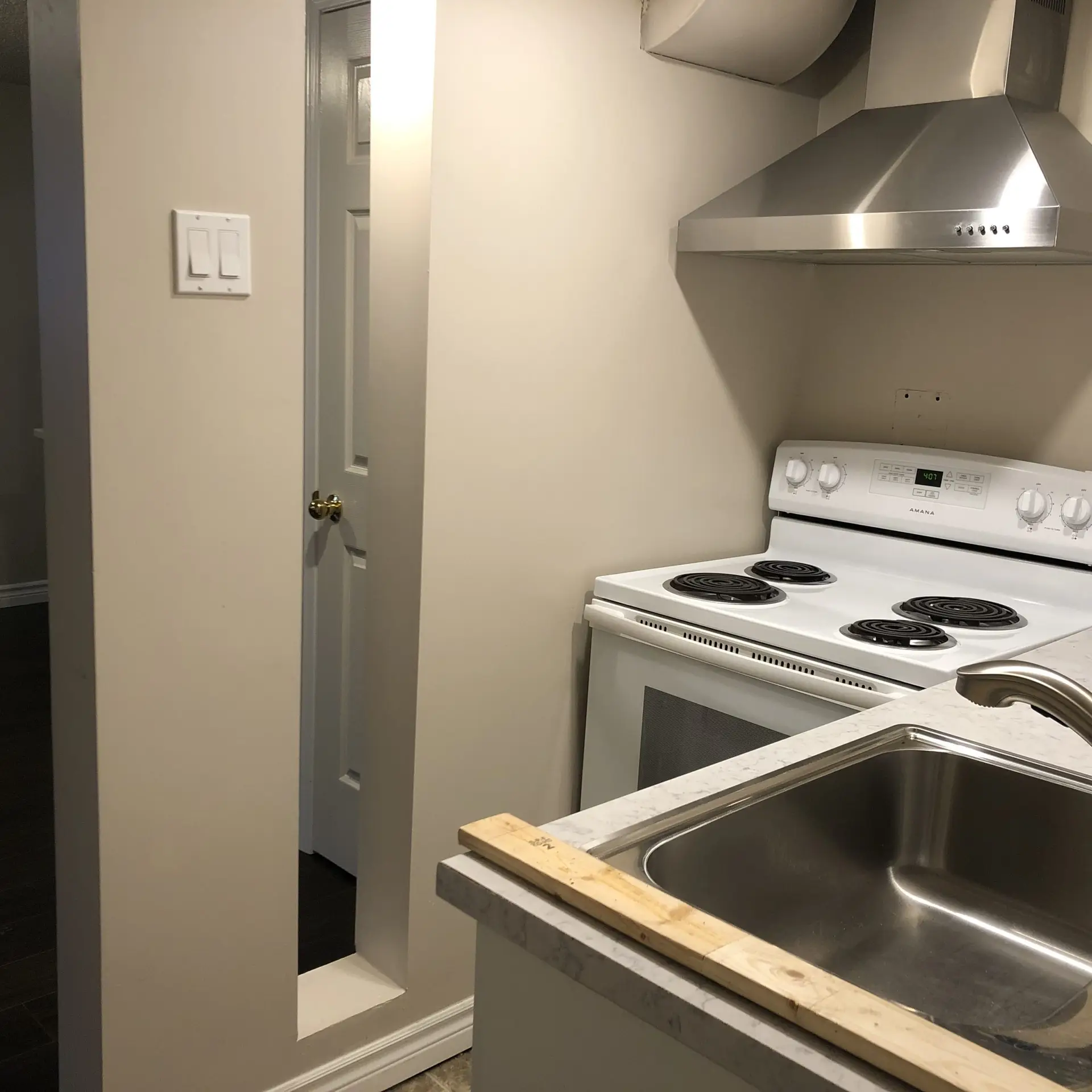 Renovated Bright 1-Bed Basement Apartment Near Oshawa Centre – Ideal for Couples