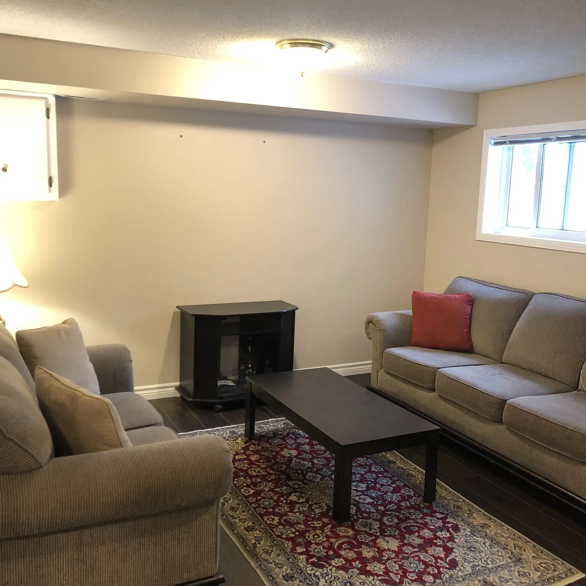 Renovated Bright 1-Bed Basement Apartment Near Oshawa Centre – Ideal for Couples