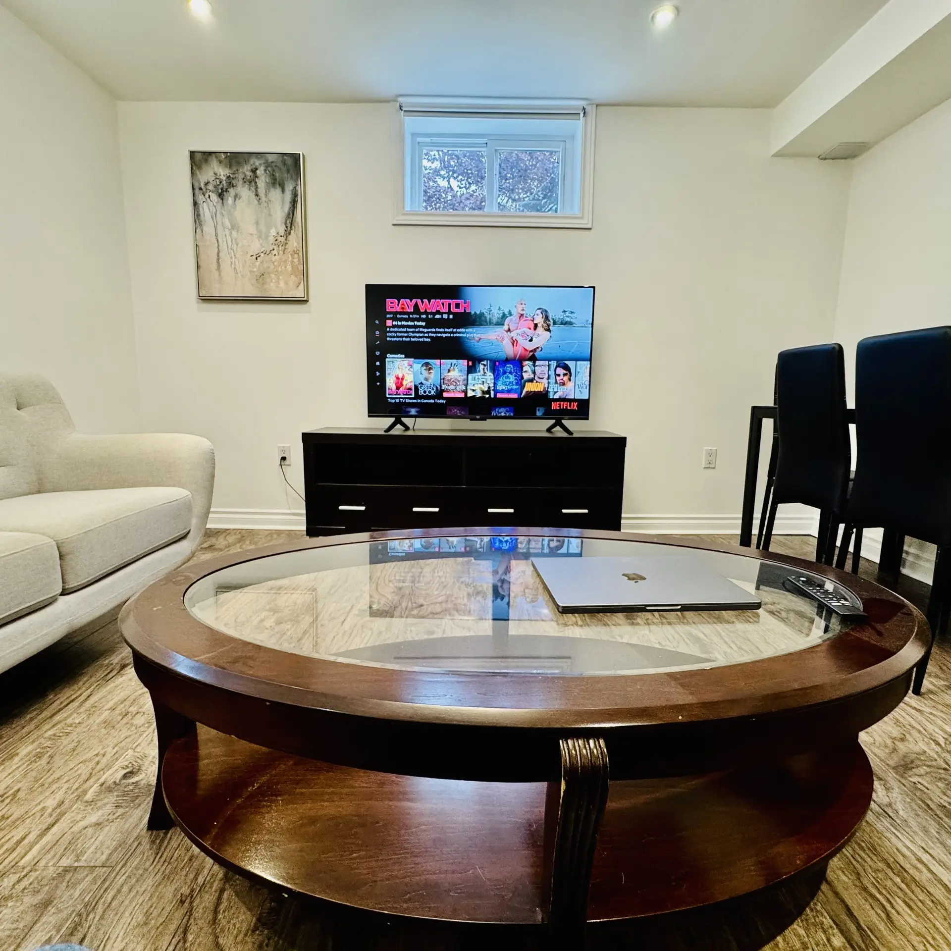 Renovated 1-Bedroom Condo in Davisville, Midtown Toronto – Ideal for Couples!