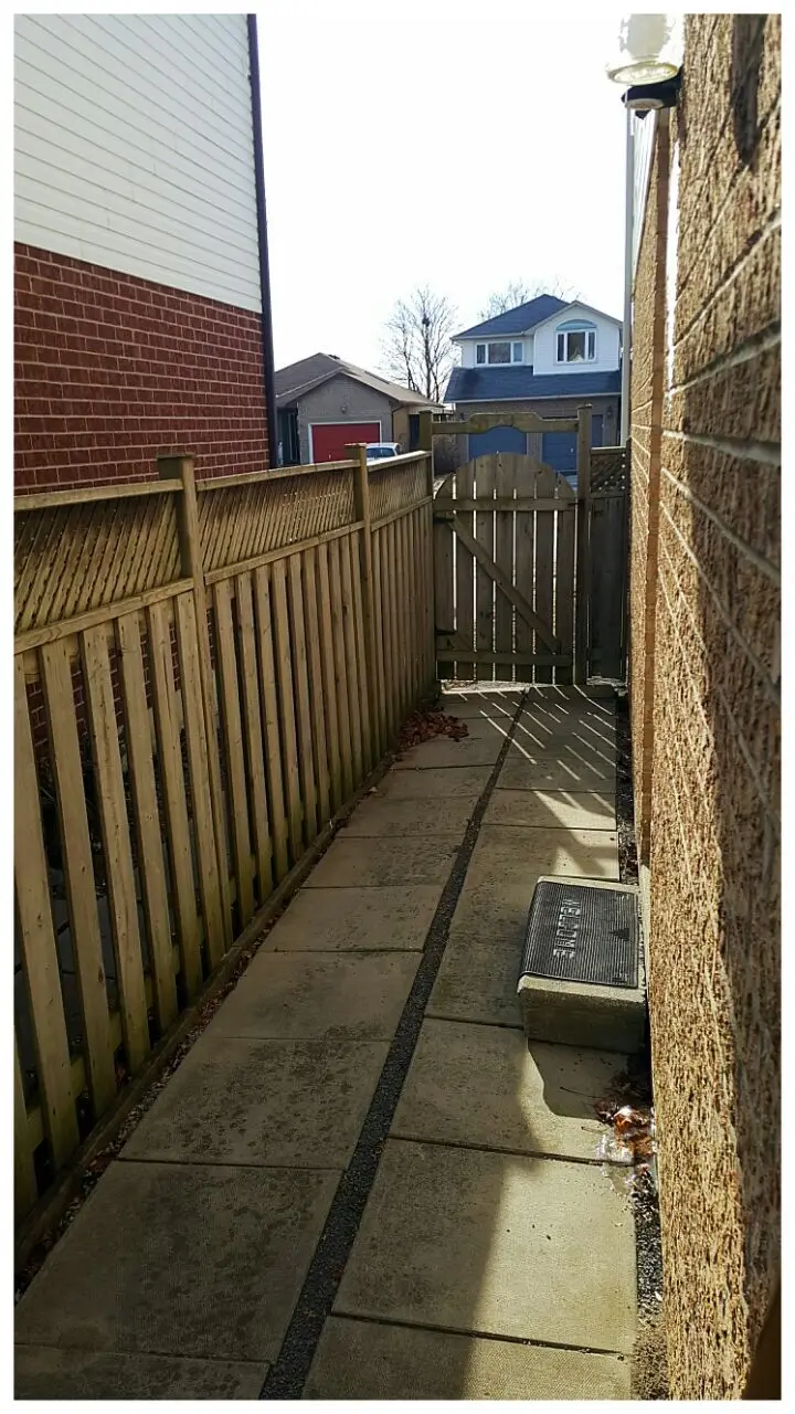 Renovated Bright 1-Bed Basement Apartment Near Oshawa Centre – Ideal for Couples