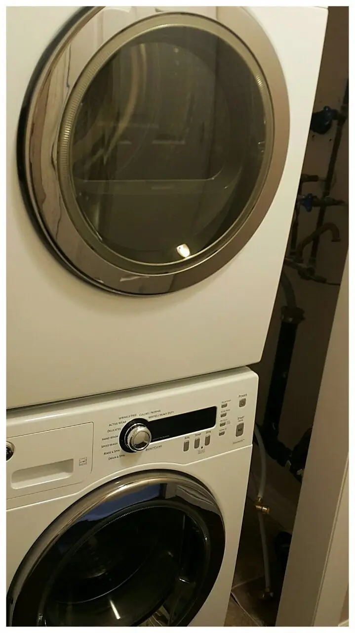 Renovated Bright 1-Bed Basement Apartment Near Oshawa Centre – Ideal for Couples
