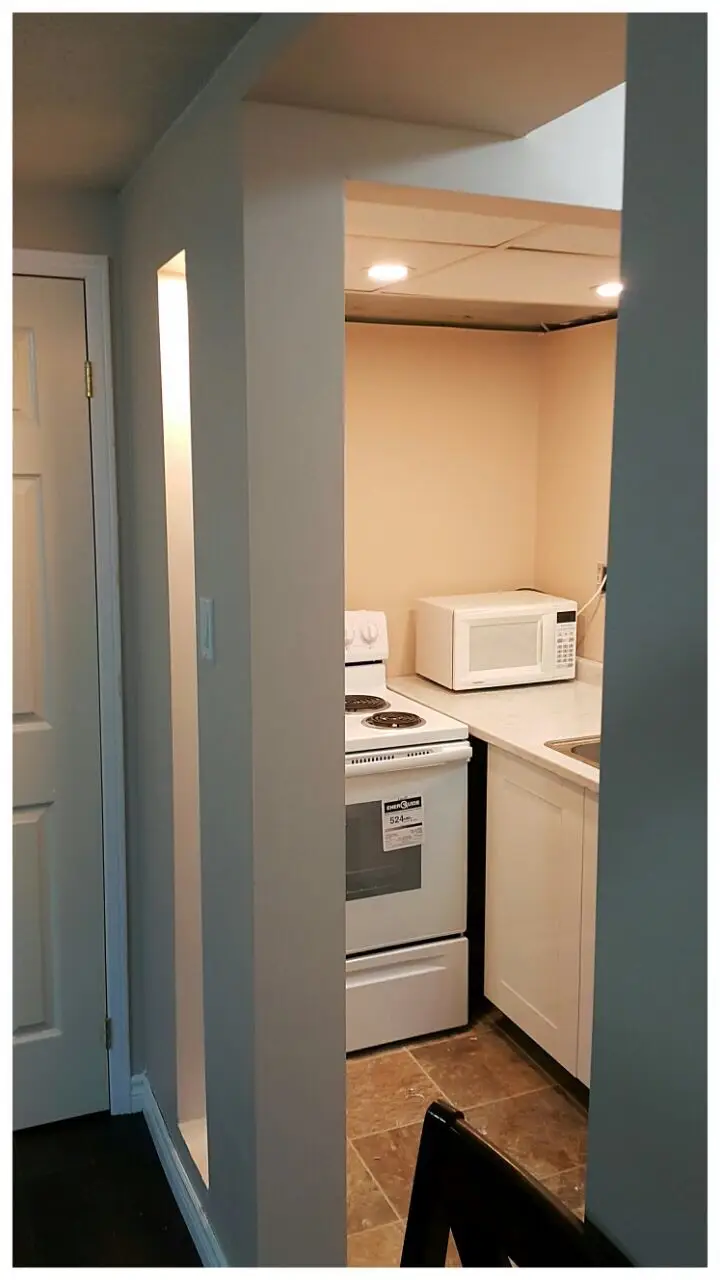 Renovated Bright 1-Bed Basement Apartment Near Oshawa Centre – Ideal for Couples