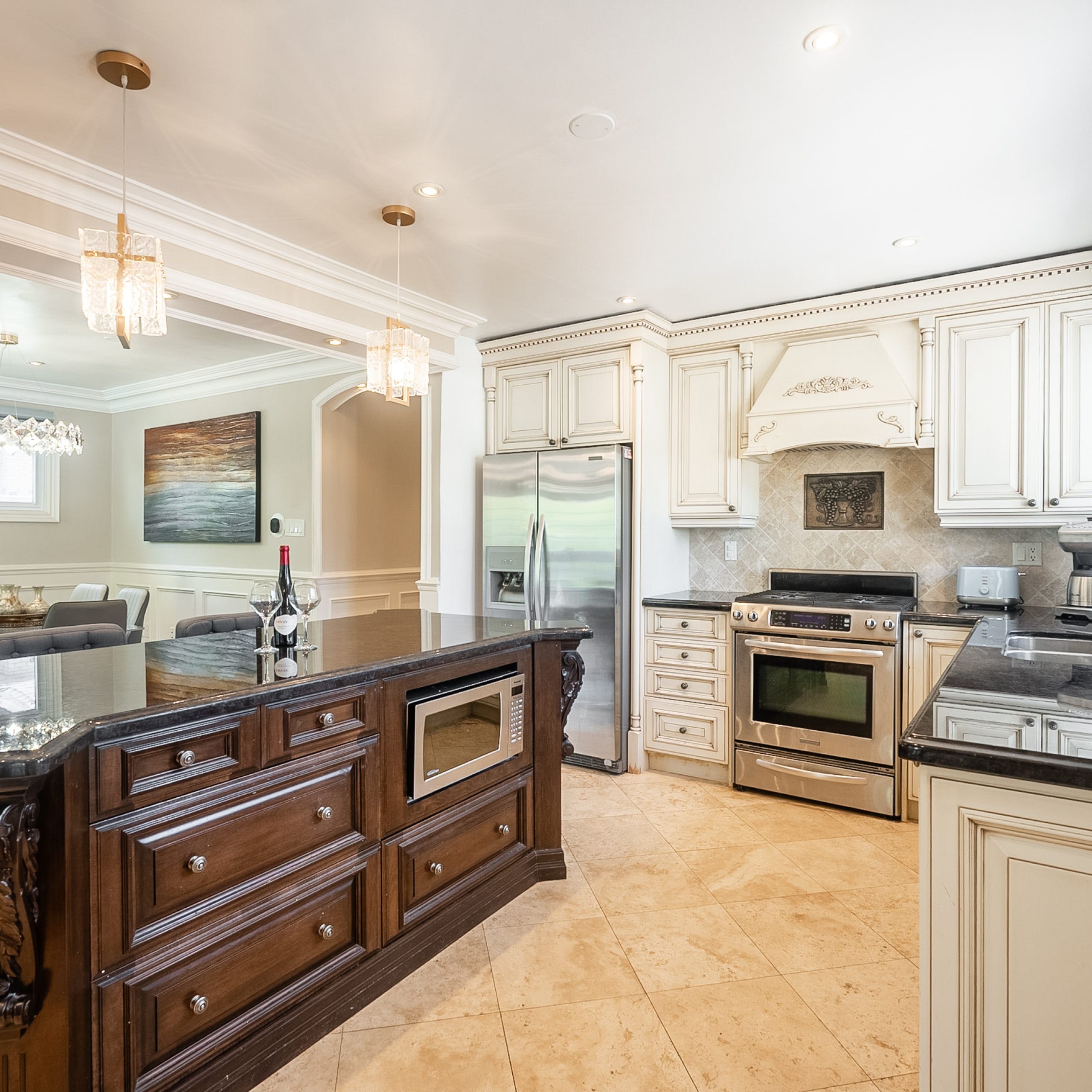 Spacious, Luxury 3-Bed Detached House in Toronto, Smart Home Near Amenities