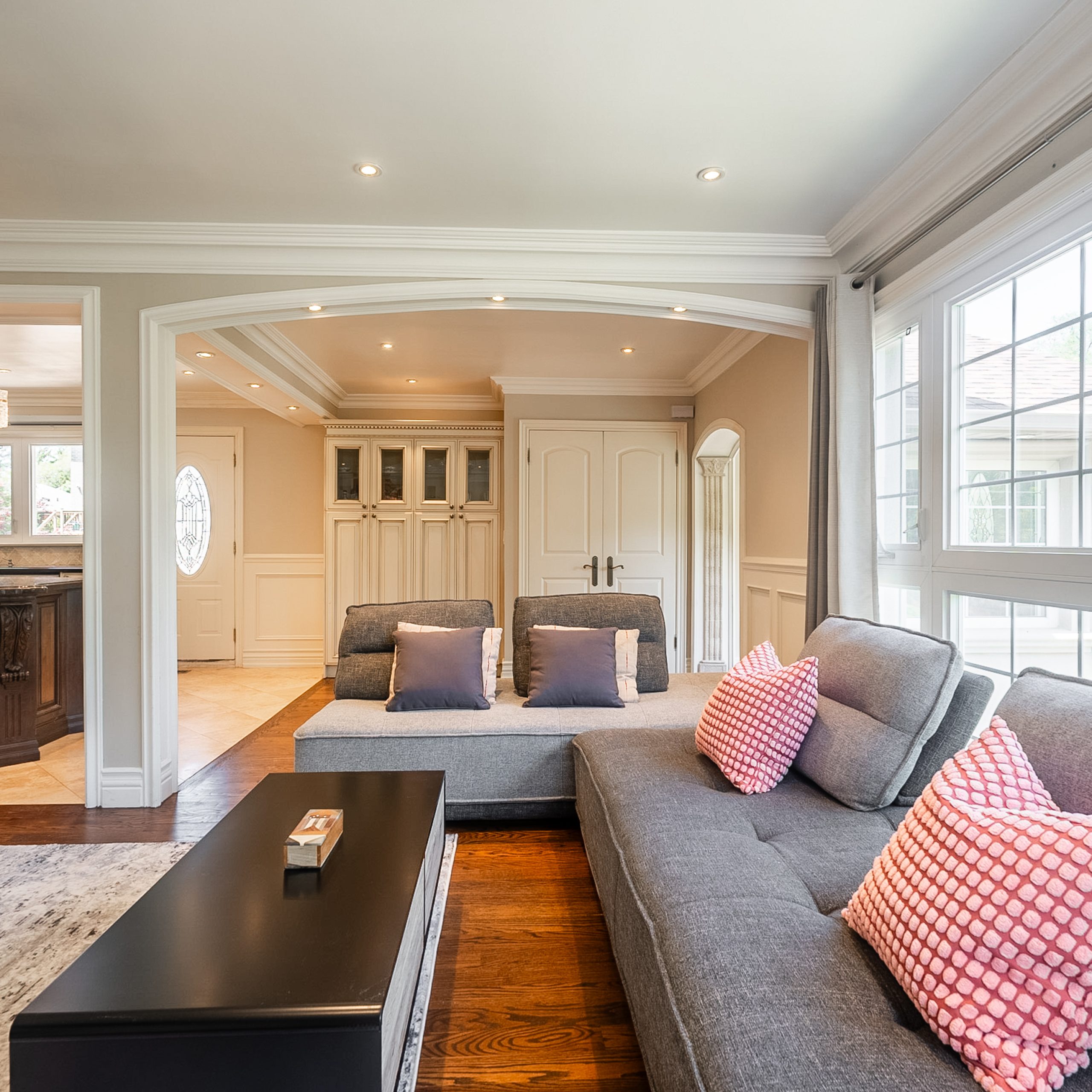 Spacious, Luxury 3-Bed Detached House in Toronto, Smart Home Near Amenities
